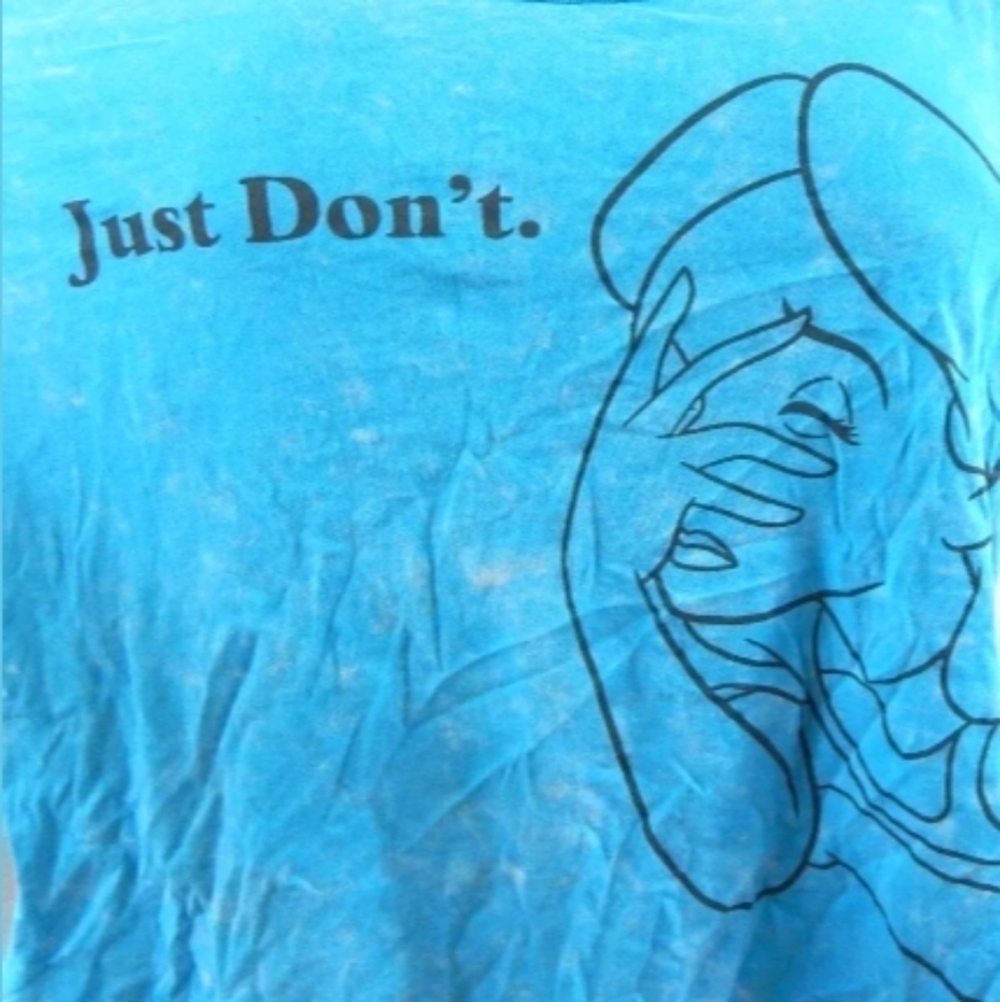 Disney‎ Store Alice In Wonderland Just Don't Tee - Picture 3 of 4